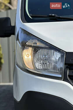 Минивэн Renault Trafic 2015 в 