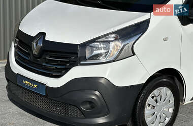Минивэн Renault Trafic 2015 в 