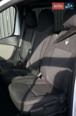 Минивэн Renault Trafic 2015 в 