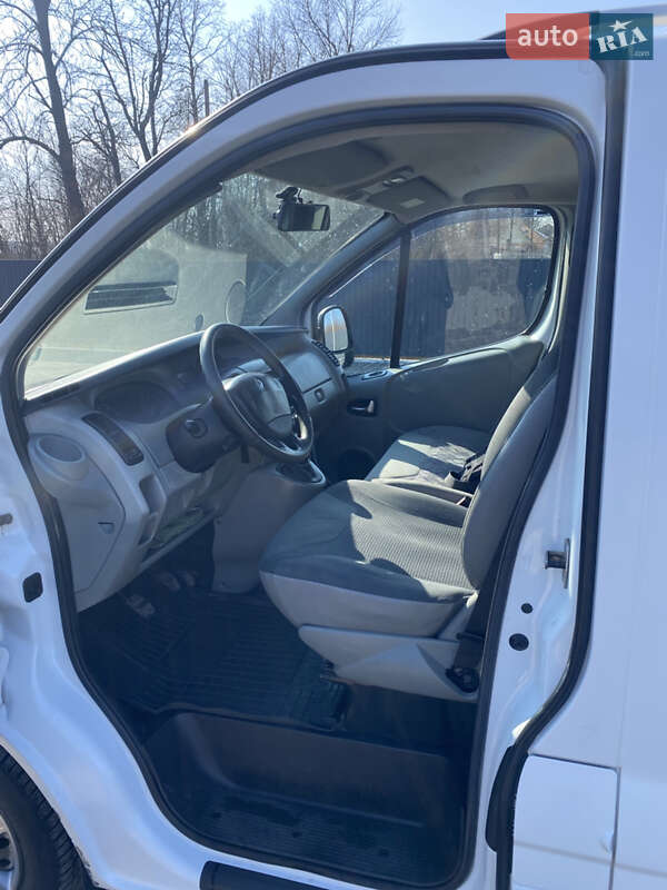 Вантажний фургон Renault Trafic 2009 в Бару