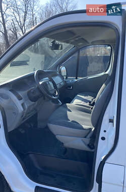 Грузовой фургон Renault Trafic 2009 в  фото 12 Грузовой фургон Renault Trafic 2009 в