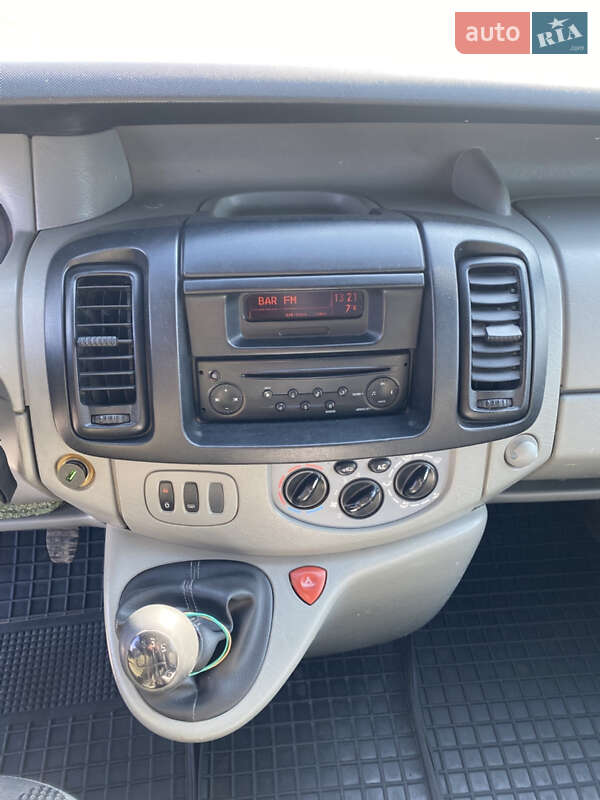 Вантажний фургон Renault Trafic 2009 в Бару