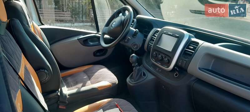 Минивэн Renault Trafic 2015 в Старом Самборе фото 13 Минивэн Renault Trafic 2015 в Старом Самборе