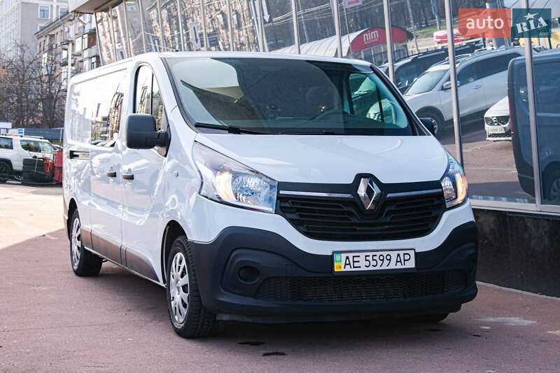 Минивэн Renault Trafic 2017 в 