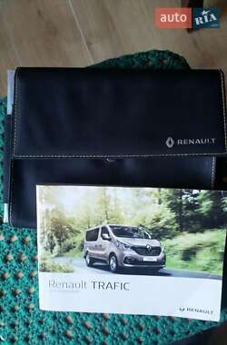 Минивэн Renault Trafic 2017 в 