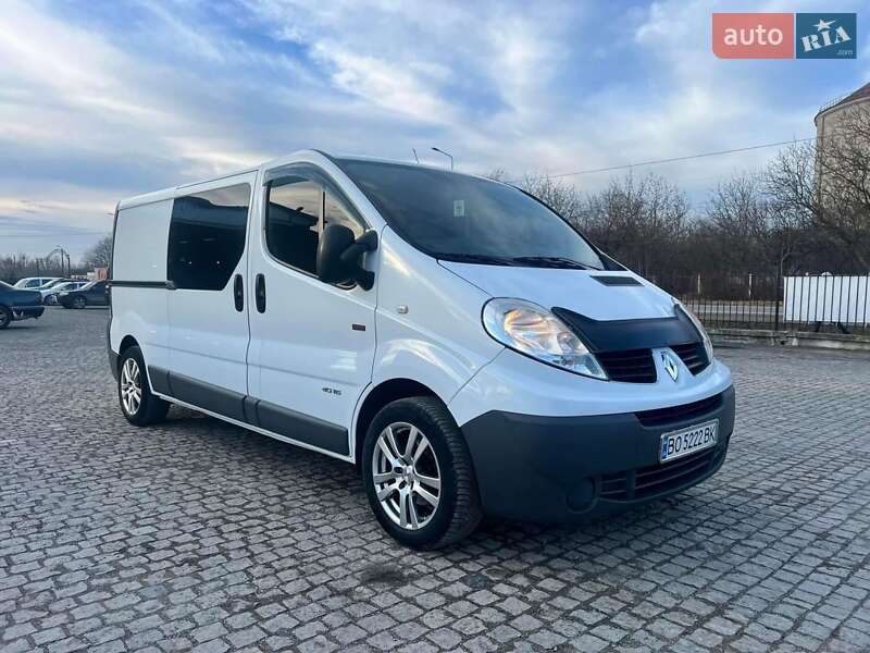 Минивэн Renault Trafic 2012 в 