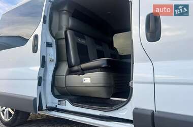 Минивэн Renault Trafic 2012 в 