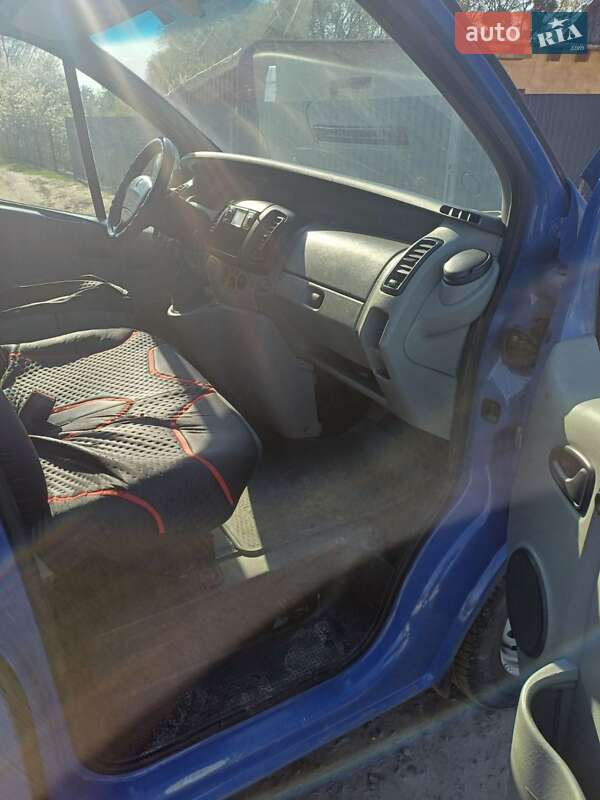 Минивэн Renault Trafic 2005 в Демидовке