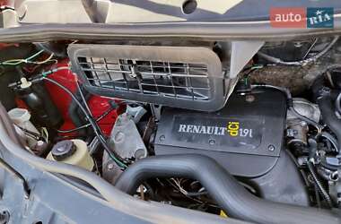 Мінівен Renault Trafic 2004 в 