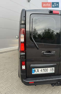 Минивэн Renault Trafic 2016 в 