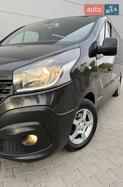 Минивэн Renault Trafic 2016 в 