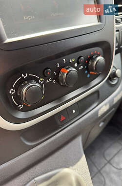 Минивэн Renault Trafic 2016 в 