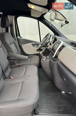 Минивэн Renault Trafic 2016 в 
