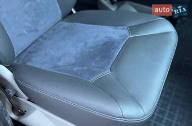 Вантажопасажирський фургон Renault Trafic 2011 в 