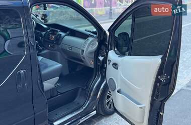 Вантажопасажирський фургон Renault Trafic 2011 в 