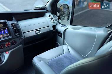 Вантажопасажирський фургон Renault Trafic 2011 в 
