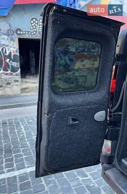 Вантажопасажирський фургон Renault Trafic 2011 в 