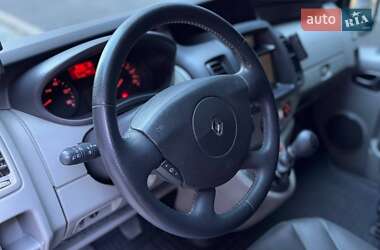 Вантажопасажирський фургон Renault Trafic 2011 в 