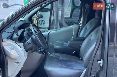 Вантажопасажирський фургон Renault Trafic 2011 в 