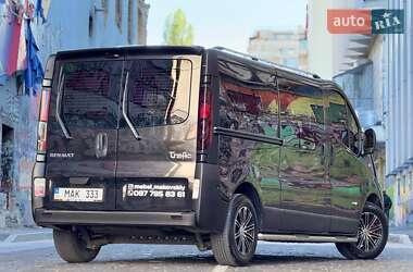 Вантажопасажирський фургон Renault Trafic 2011 в 