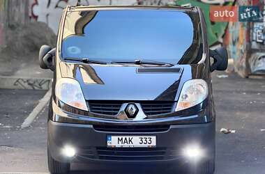 Вантажопасажирський фургон Renault Trafic 2011 в 