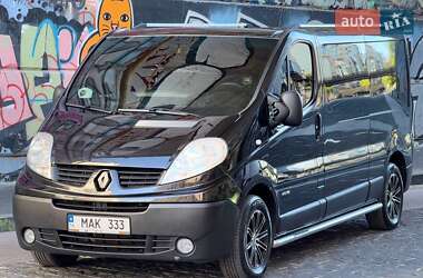Вантажопасажирський фургон Renault Trafic 2011 в 