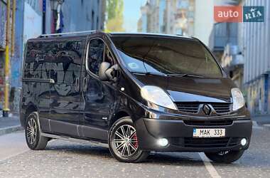 Вантажопасажирський фургон Renault Trafic 2011 в 