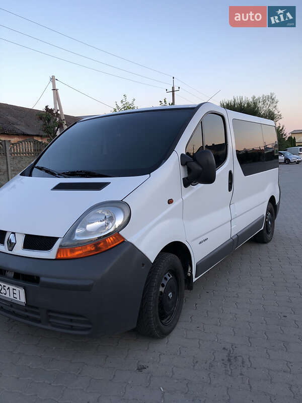 Минивэн Renault Trafic 2004 в Городке