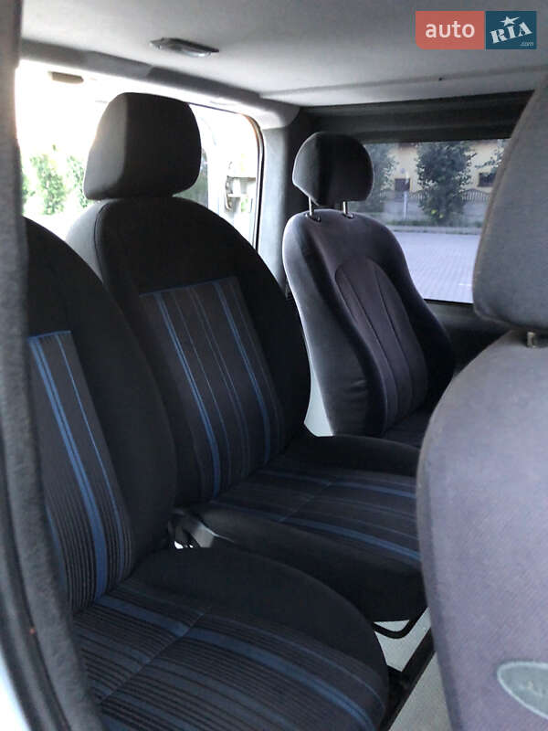 Минивэн Renault Trafic 2004 в Городке