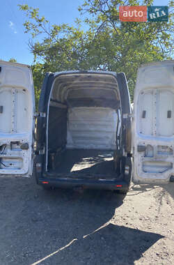 Грузовой фургон Renault Trafic 2006 в 