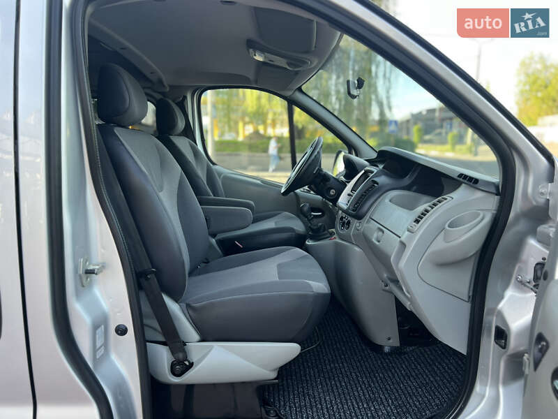 Мінівен Renault Trafic 2013 в Рівному