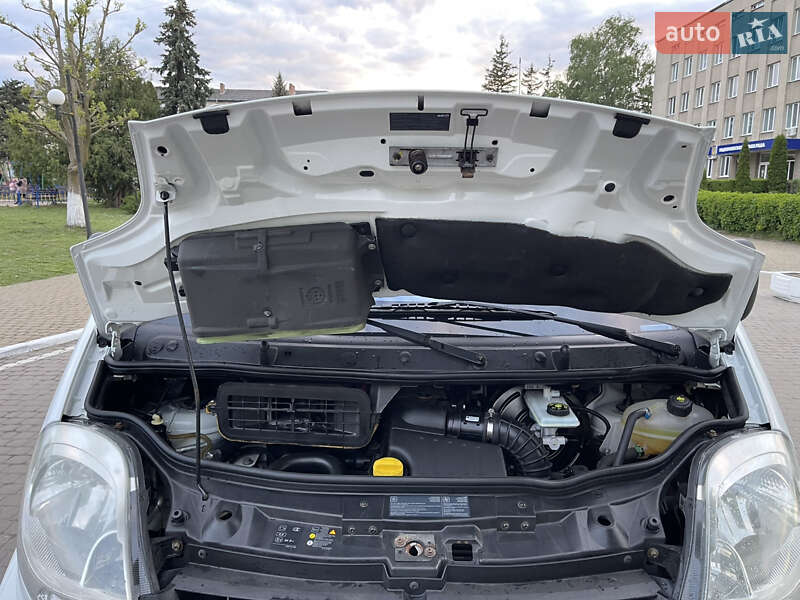 Вантажний фургон Renault Trafic 2014 в Радивиліві