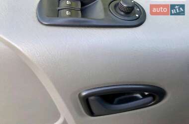 Грузовой фургон Renault Trafic 2012 в 