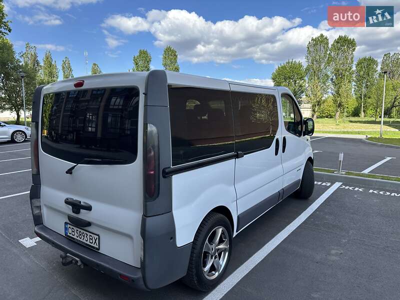 Мінівен Renault Trafic 2004 в Чернігові