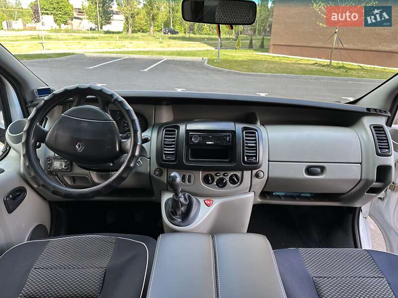 Мінівен Renault Trafic 2004 в Чернігові
