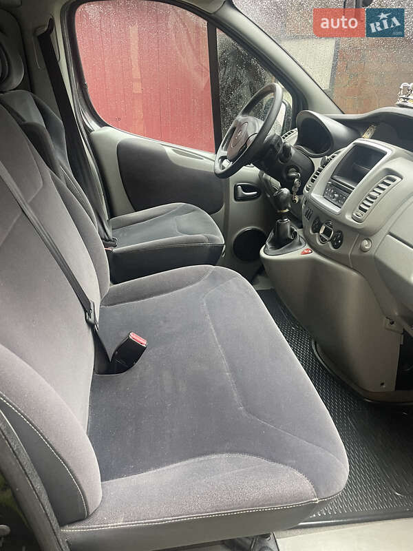 Мінівен Renault Trafic 2010 в Чернівцях