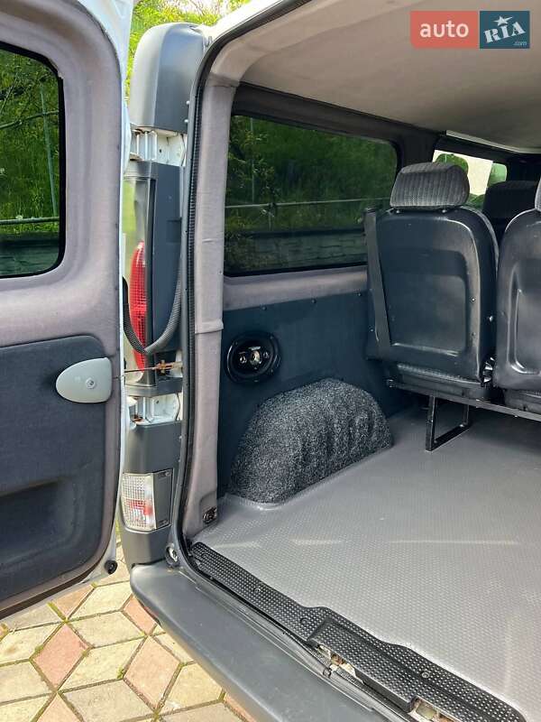 Мінівен Renault Trafic 2006 в Коломиї