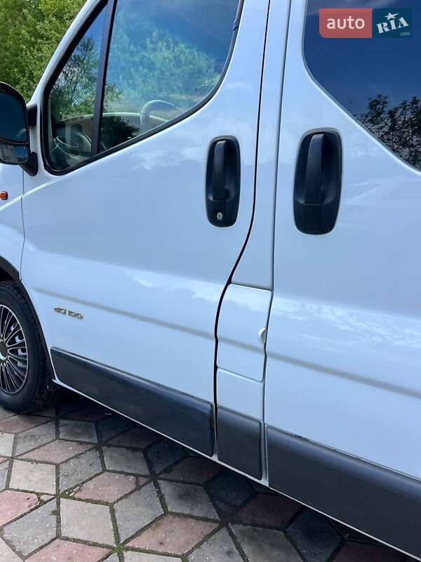 Мінівен Renault Trafic 2006 в Коломиї