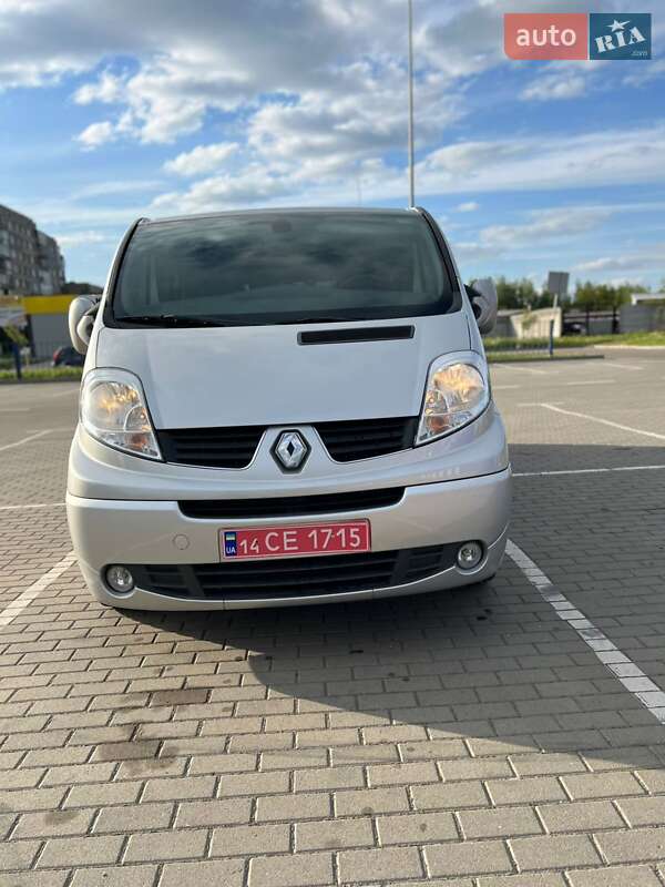 Минивэн Renault Trafic 2013 в 