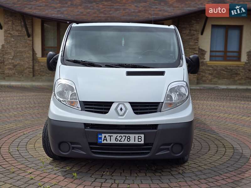 Грузовой фургон Renault Trafic 2012 в Косове