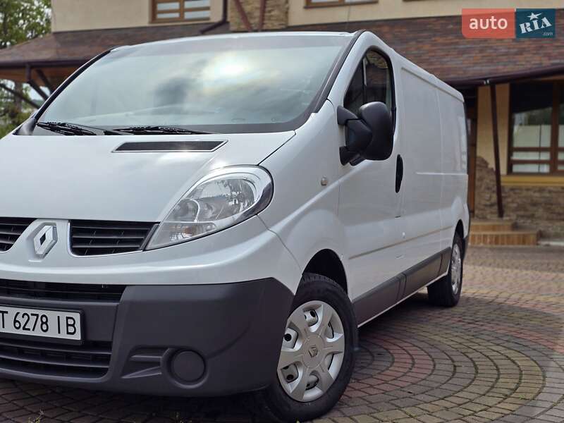 Грузовой фургон Renault Trafic 2012 в Косове