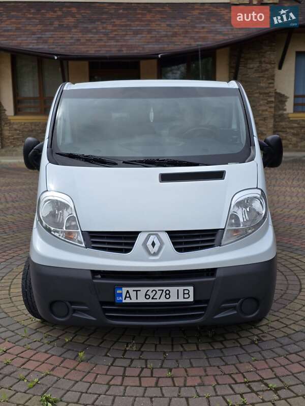 Грузовой фургон Renault Trafic 2012 в Косове