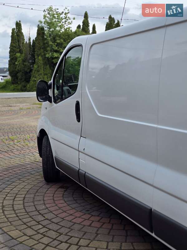 Грузовой фургон Renault Trafic 2012 в Косове