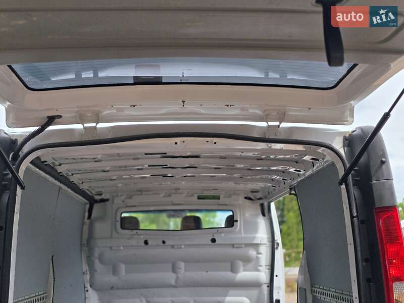 Грузовой фургон Renault Trafic 2012 в Косове