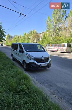 Минивэн Renault Trafic 2015 в 