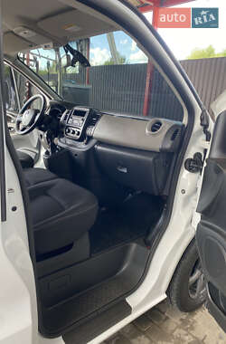 Минивэн Renault Trafic 2016 в 