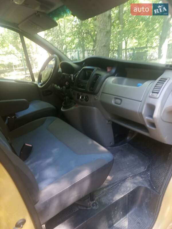 Мінівен Renault Trafic 2012 в Помічній