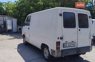 Грузовой фургон Renault Trafic 1990 в 