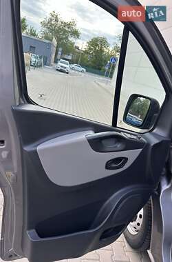 Грузовой фургон Renault Trafic 2015 в 