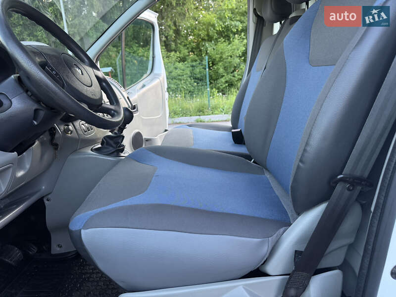 Вантажний фургон Renault Trafic 2012 в Старокостянтинові